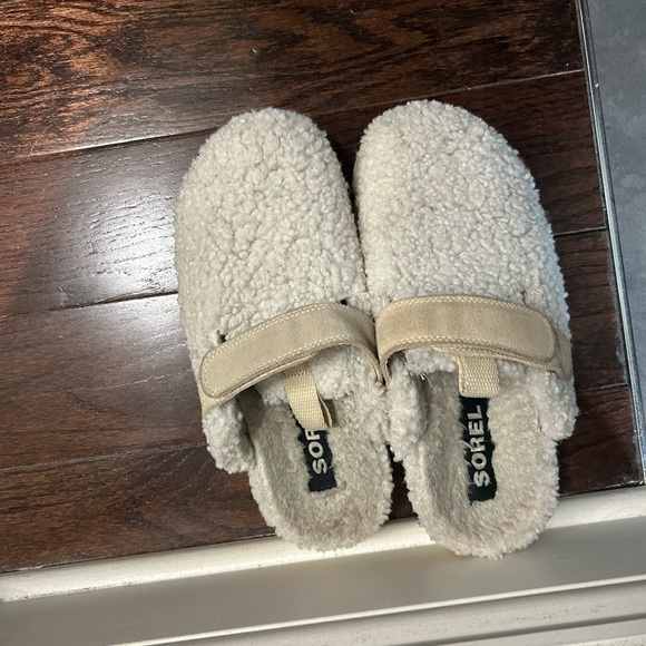 Sorel Beige Fleece Slippers - Picture 1 of 3